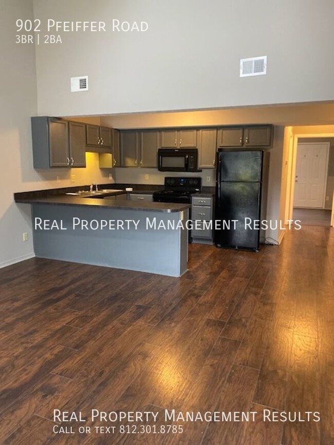 Building Photo - 3 Bedroom, 2 Bath Apartment, North Side Ev...