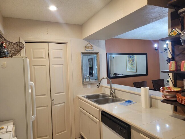 Building Photo - 4601 Carmen, 2504