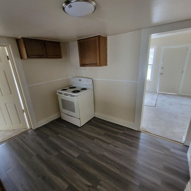 Building Photo - 2 bed 1 bath home