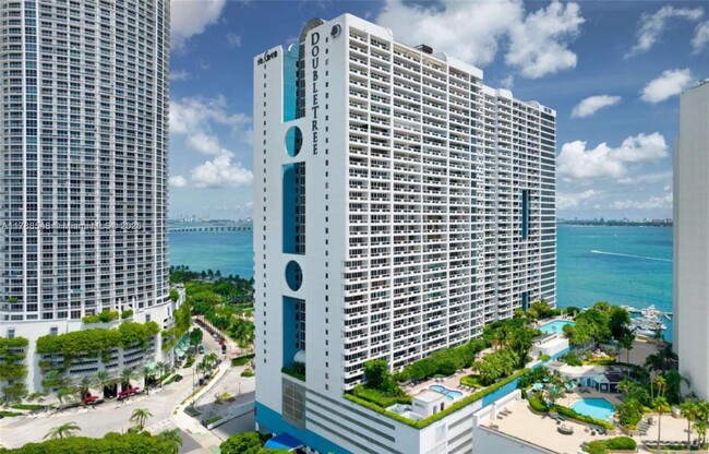 Foto del edificio - 1717 N Bayshore Dr