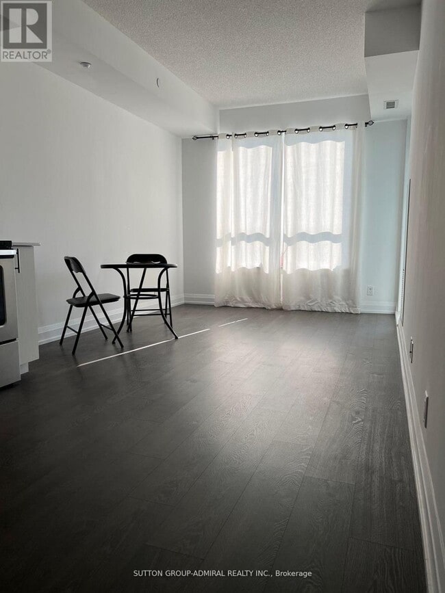 Building Photo - 7900 Bathurst St