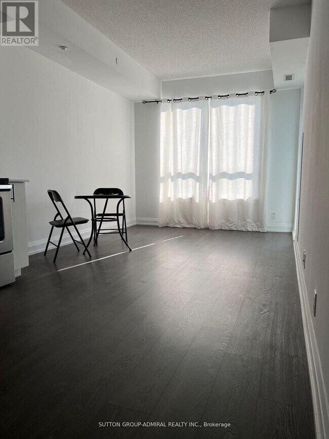 Photo du bâtiment - 7900 Bathurst St