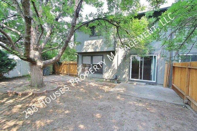 Building Photo - Cute Townhouse in Heart of Boise