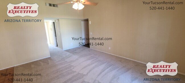 Foto del edificio - E 22nd St & S Kolb Rd; 2 Bedroom & 2 Baths Upstairs Condo