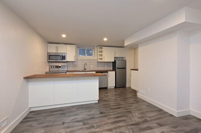 Building Photo - 40 Woodland Av