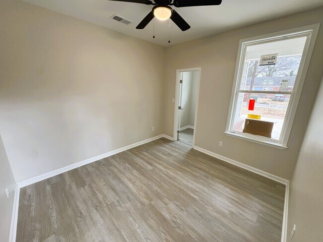 Foto del edificio - 547 Berclair Rd