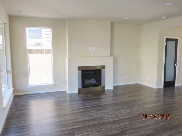 Building Photo - Beautiful 4 Bed 2.5 Bath in Parkhaven, Bot...