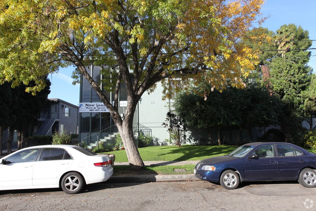 Building Photo - 6823 Variel Ave