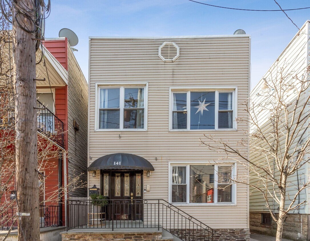 141 34th St Unit 1Fl., Union City, NJ 07087 Room for Rent in Union