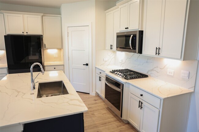 Foto del edificio - 22502 Petrizzi Ln