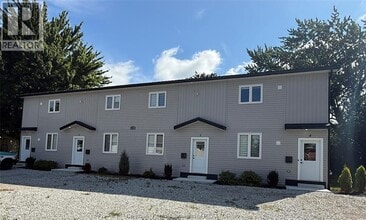 Building Photo - 983 Chandler St