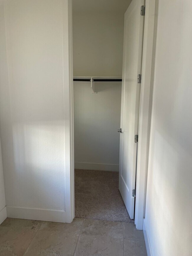 Foto del edificio - Spacious 3 Bedroom Home in Quiet Neighborhood - Solar Included!