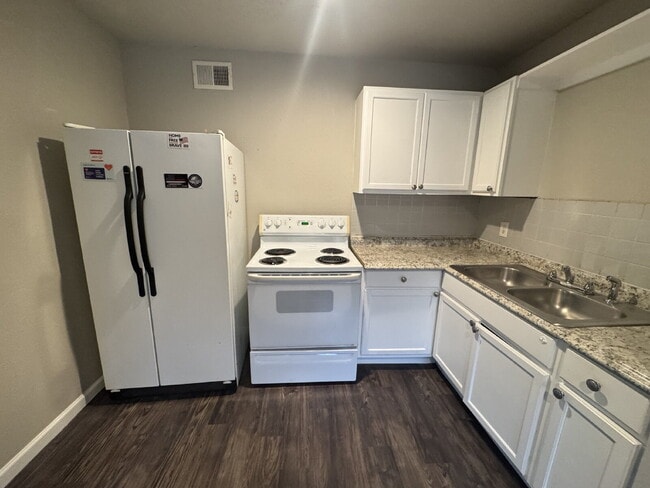 Foto del edificio - 2 Bedroom and 1 bathroom ready to move in