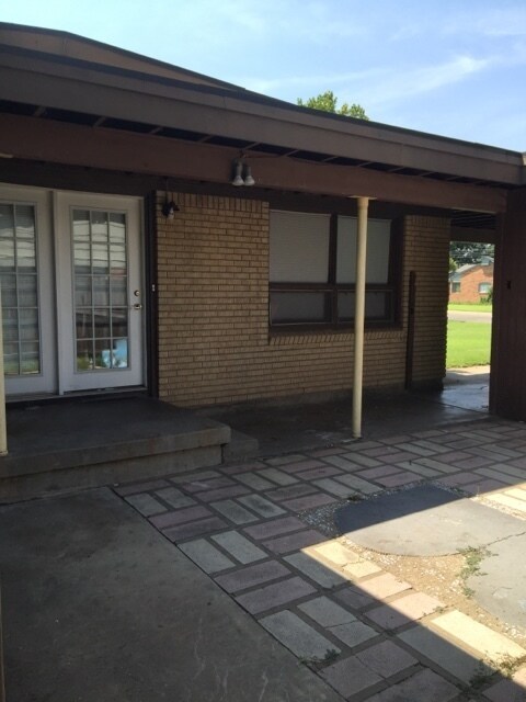 Foto del edificio - 3 bedrooms 2 bathrooms 1 car carport
