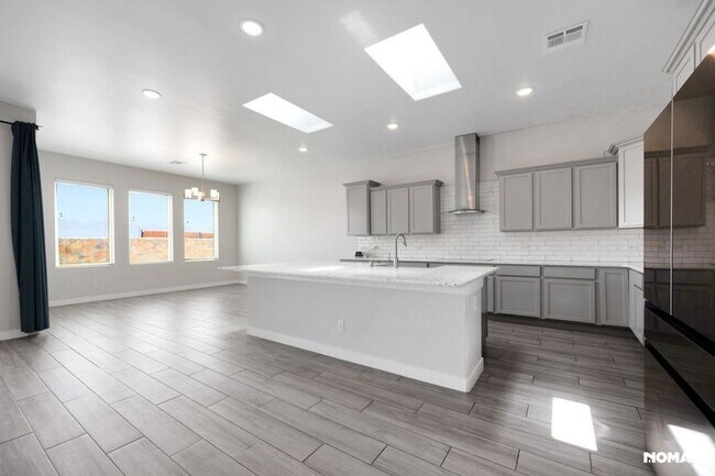 Building Photo - 3802 Nightingale Ave