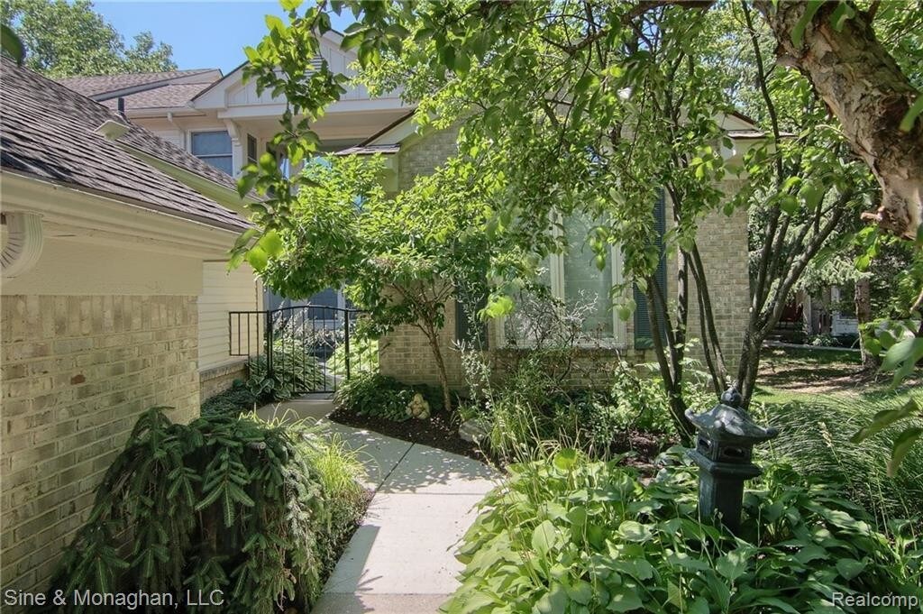 Primary Photo - 7276 Simsbury Dr