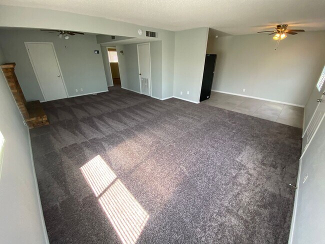 Foto del edificio - 3 bed/1.5 bath home located in the Henderson area.