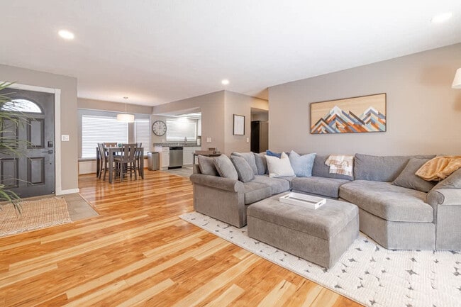 Building Photo - 2850 Columbus Way