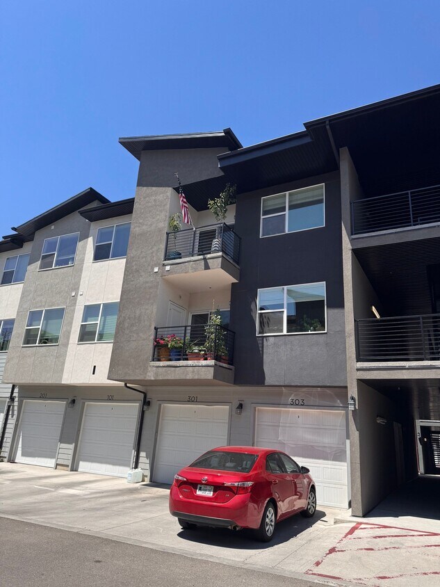 Building Photo - 461 W 40 S