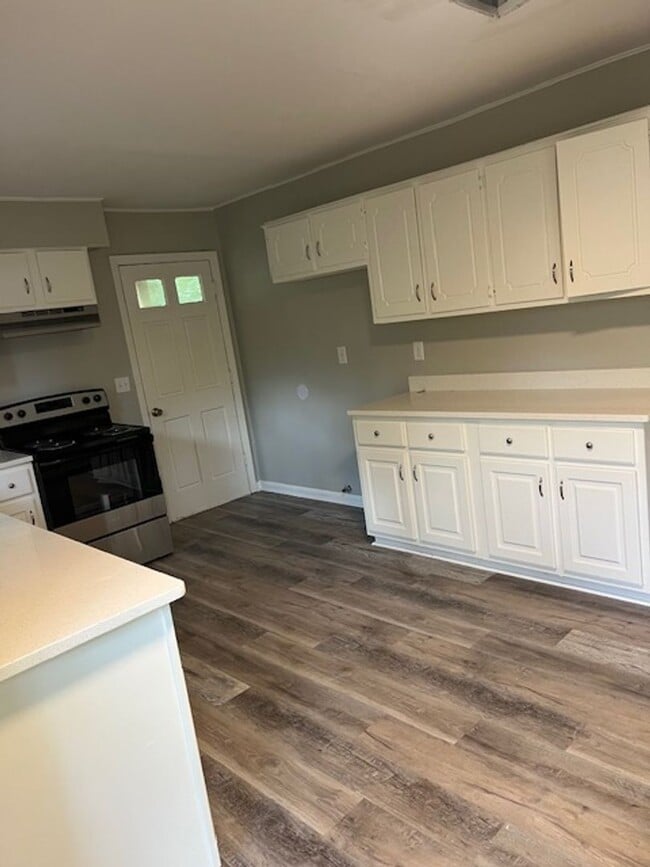 Building Photo - Renovated 5 Bedroom 2 Bath Home for Rent!