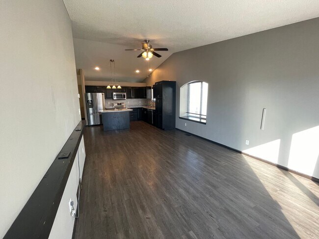 Building Photo - RENTAL PRICE REDUCTION - 3 Bed Twinhome in...