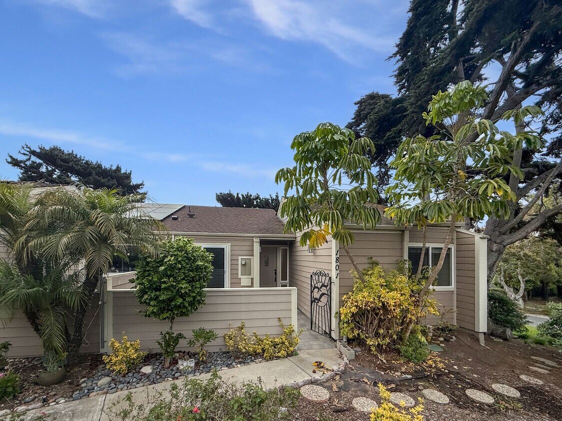 Foto principal - 3B/2BA Home in Encinitas Now Available for...