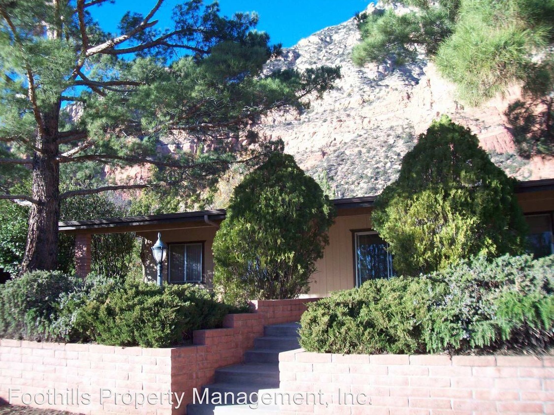 Primary Photo - 140 Meander Way