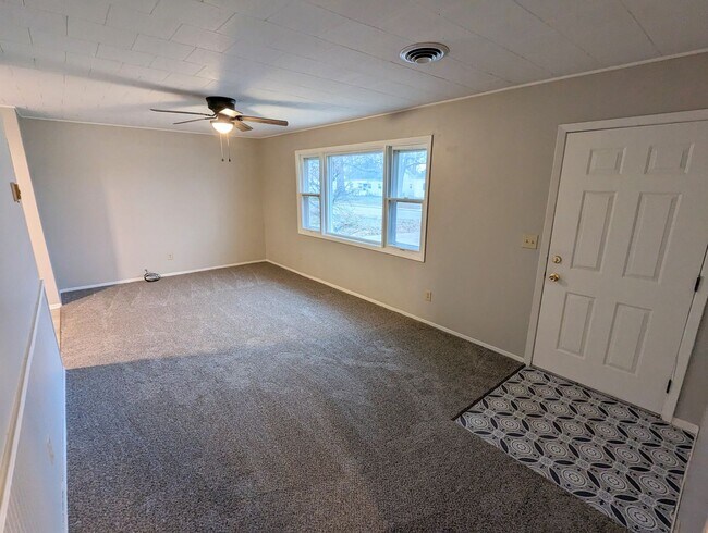 Foto del edificio - Charming 4-Bedroom Ranch with Modern Updat...