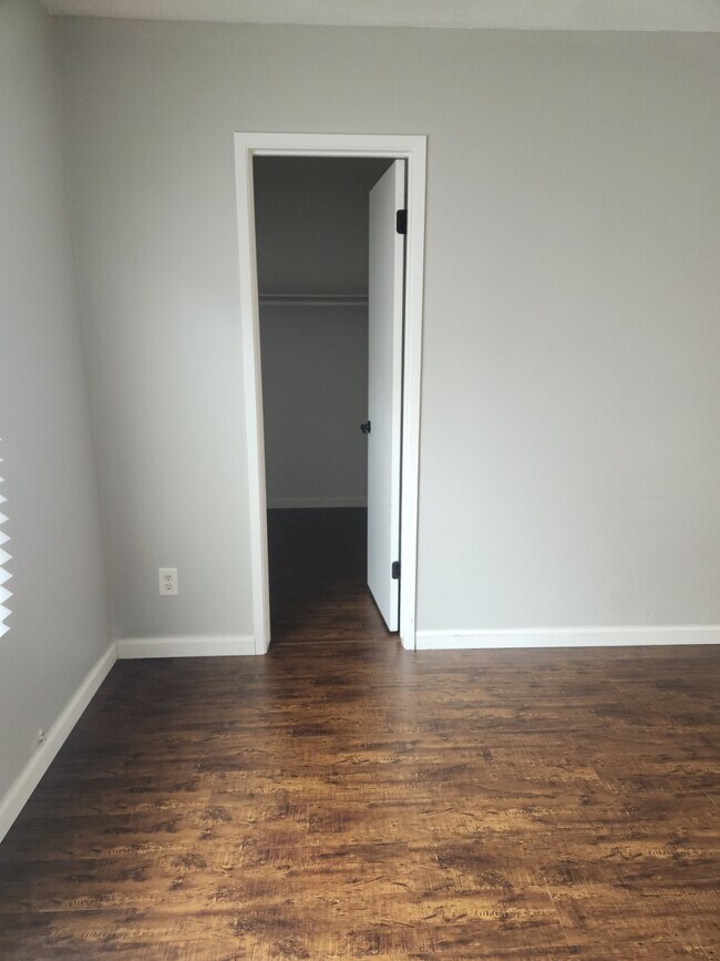 Foto del edificio - 1310 Brentwood Cir