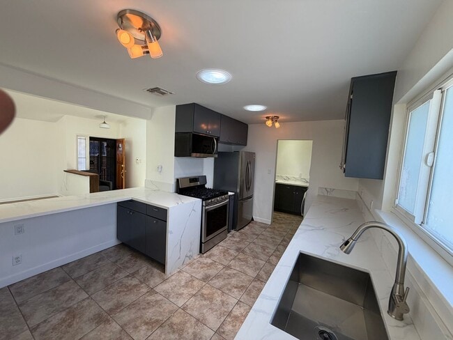Foto del edificio - Beautiful Newly Renovated 3BD 2BA