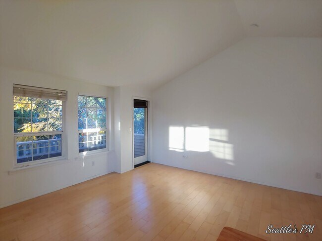 Building Photo - Move-in Ready North Seattle Single Family ...