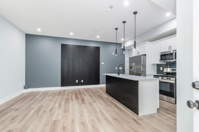 1 Bedroom Apartment in Modern Building with Private Backyard! - 1 Bedroom Apartment in Modern Building with Private Backyard!