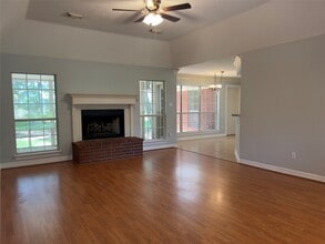Building Photo - 1800 Carriage Run W