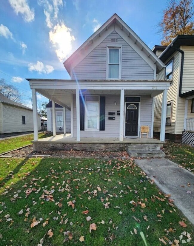 Building Photo - 205 E College St
