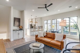 Building Photo - 2820 Weisenberger St