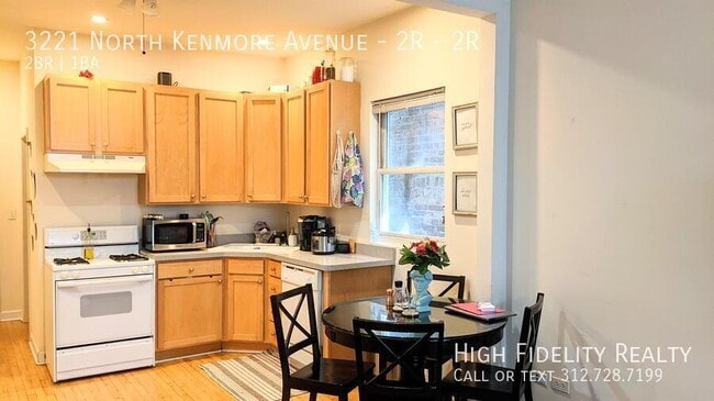 Building Photo - 3221 N Kenmore Ave