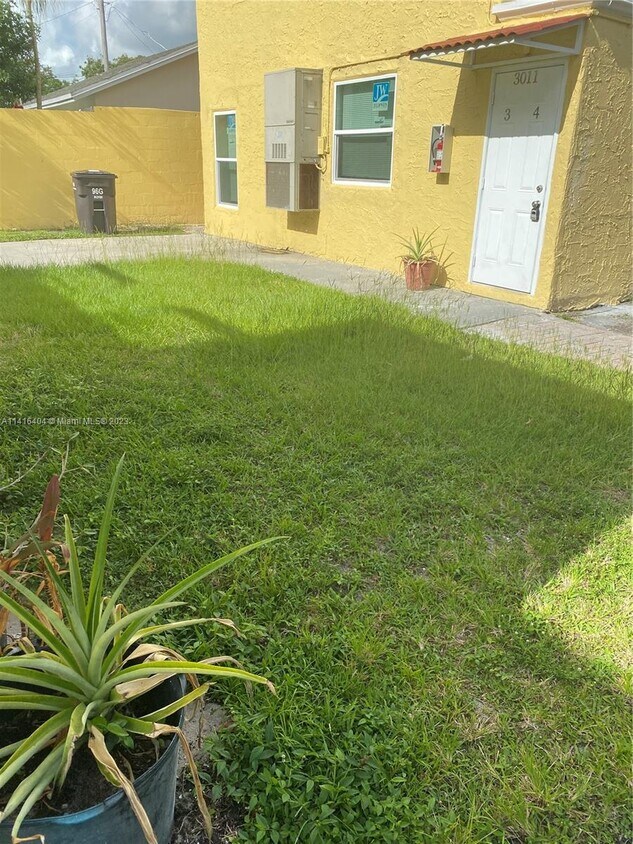 3011 Broadway Unit 4, West Palm Beach, FL 33407 Room for Rent in West