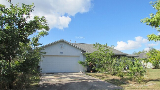 Building Photo - Spacious 3-Bedroom Home in Watermill Cove ...