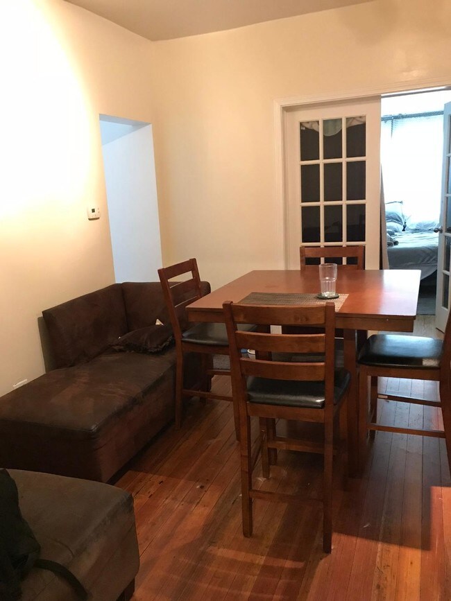 Foto del edificio - 2110 N Western Ave