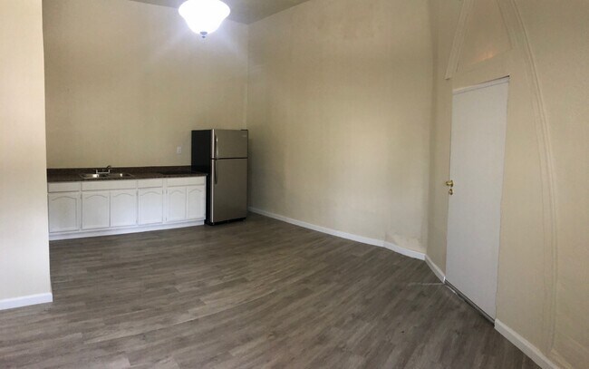 Building Photo - 3502 City Terrace Dr