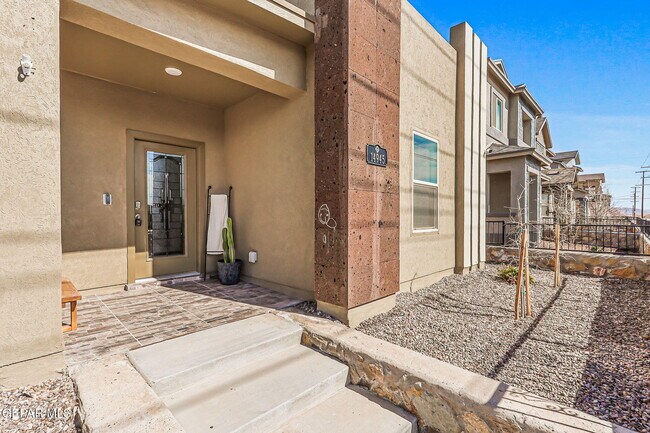 Foto del edificio - 14945 Pebble Hills Blvd