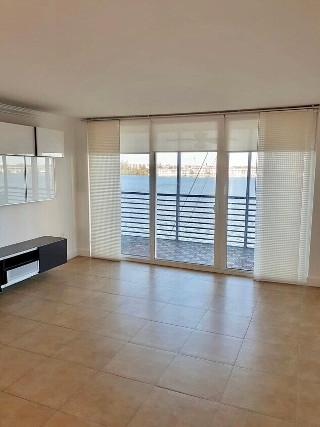 Foto principal - 1175 NE Miami Gardens Dr