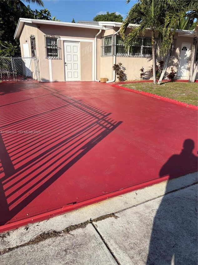 Foto del edificio - 325 NW 193rd Terrace