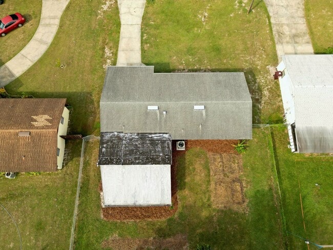 Building Photo - 4 bed 2 bath home