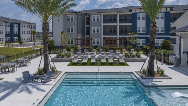 Building Photo - THE VANTAGE APARTMENTS