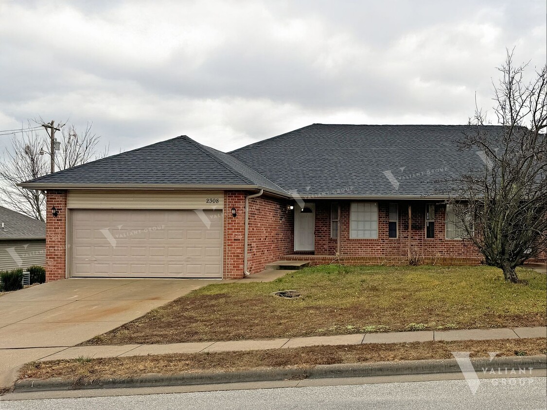 Foto principal - 3-Bedroom, 2-Bathroom Rental Duplex in Ozark