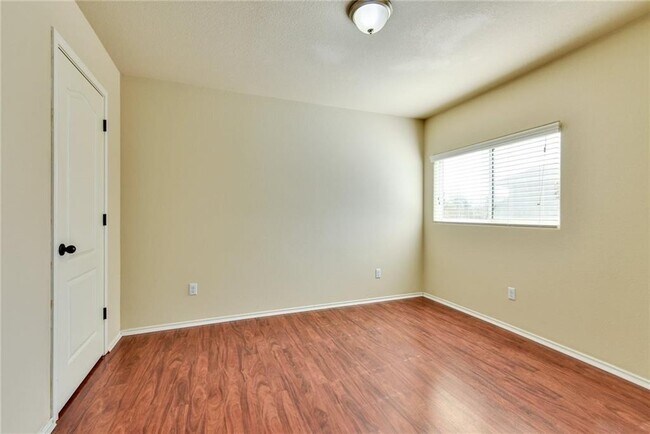 Building Photo - 17425 Bridgefarmer Blvd