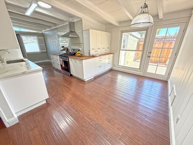 Building Photo - 3528 Shafer Dr