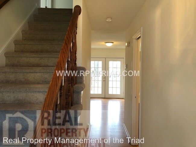 Building Photo - 3 br, 2.5 bath House - 3221 Hickory Ridge Dr