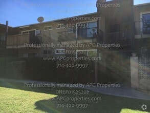 Building Photo - 1850 W Greenleaf Ave